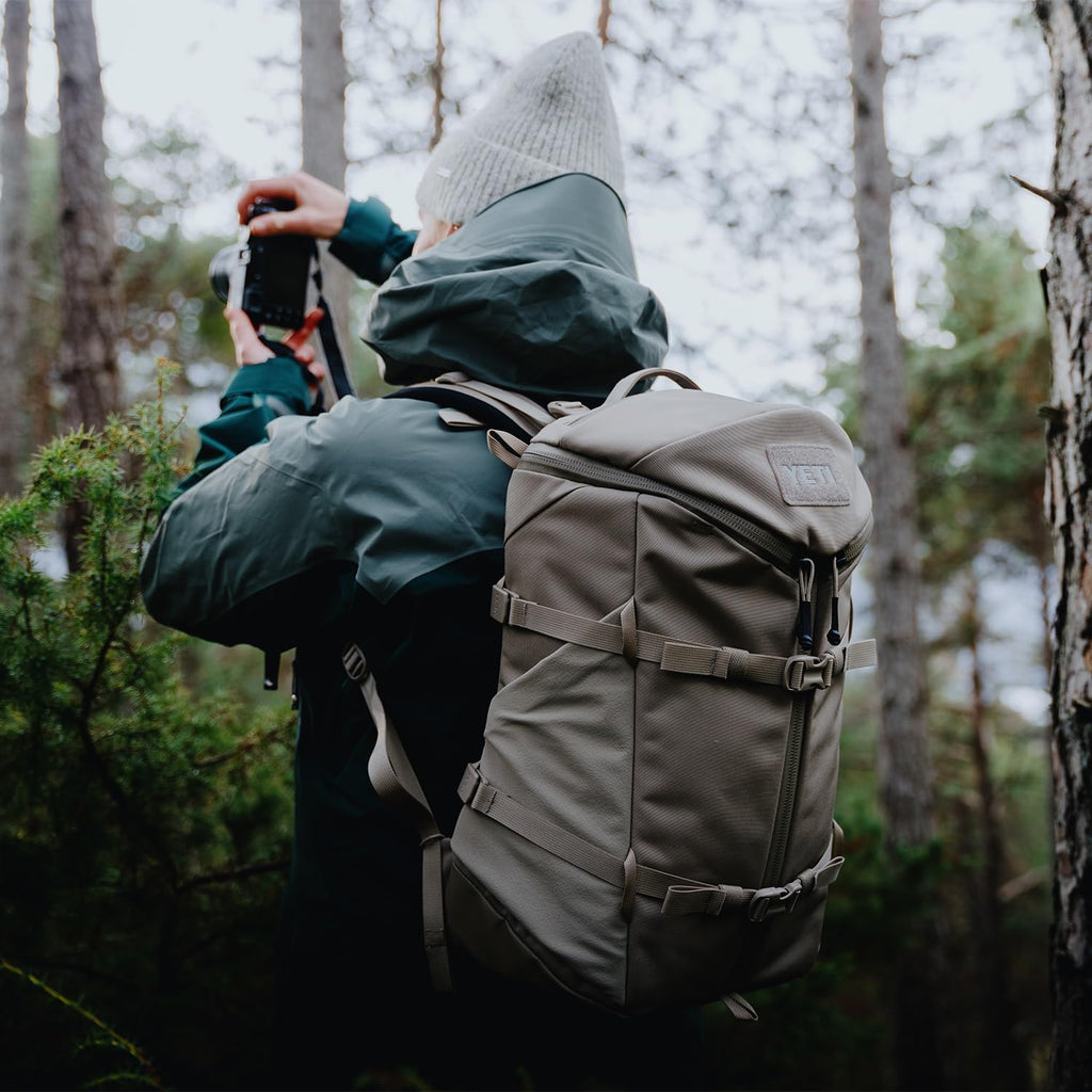 Vacuum Insulated Bottle, Food Jar & 27L Utility Backpack Set